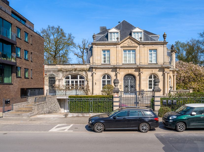 Karaktervol 1 slaapkamer appartement met tuin en zwembad&lt;br /&gt;
&lt;br /&gt;
Een zeldzame kans in het centrum van Kortrijk: dit unieke 1 slaapkamer apparteme